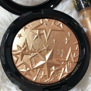 .✨Mac starring you ‘ extra dimension skin finish ✨